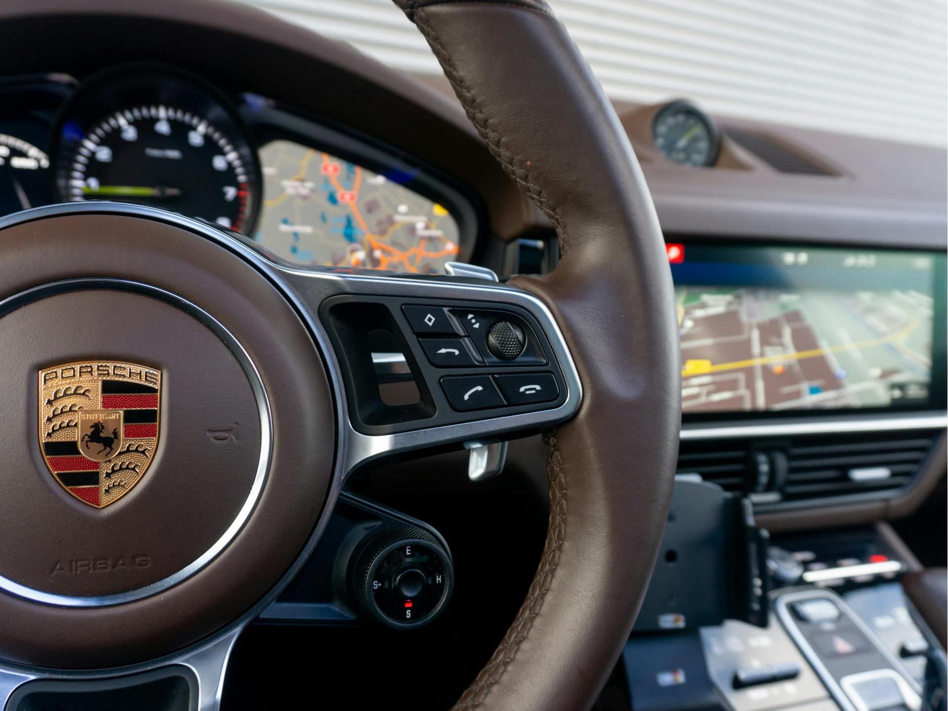 Porsche Cayenne 3.0 E-Hybrid | Bose | Panorama | Chrono | Luchtvering